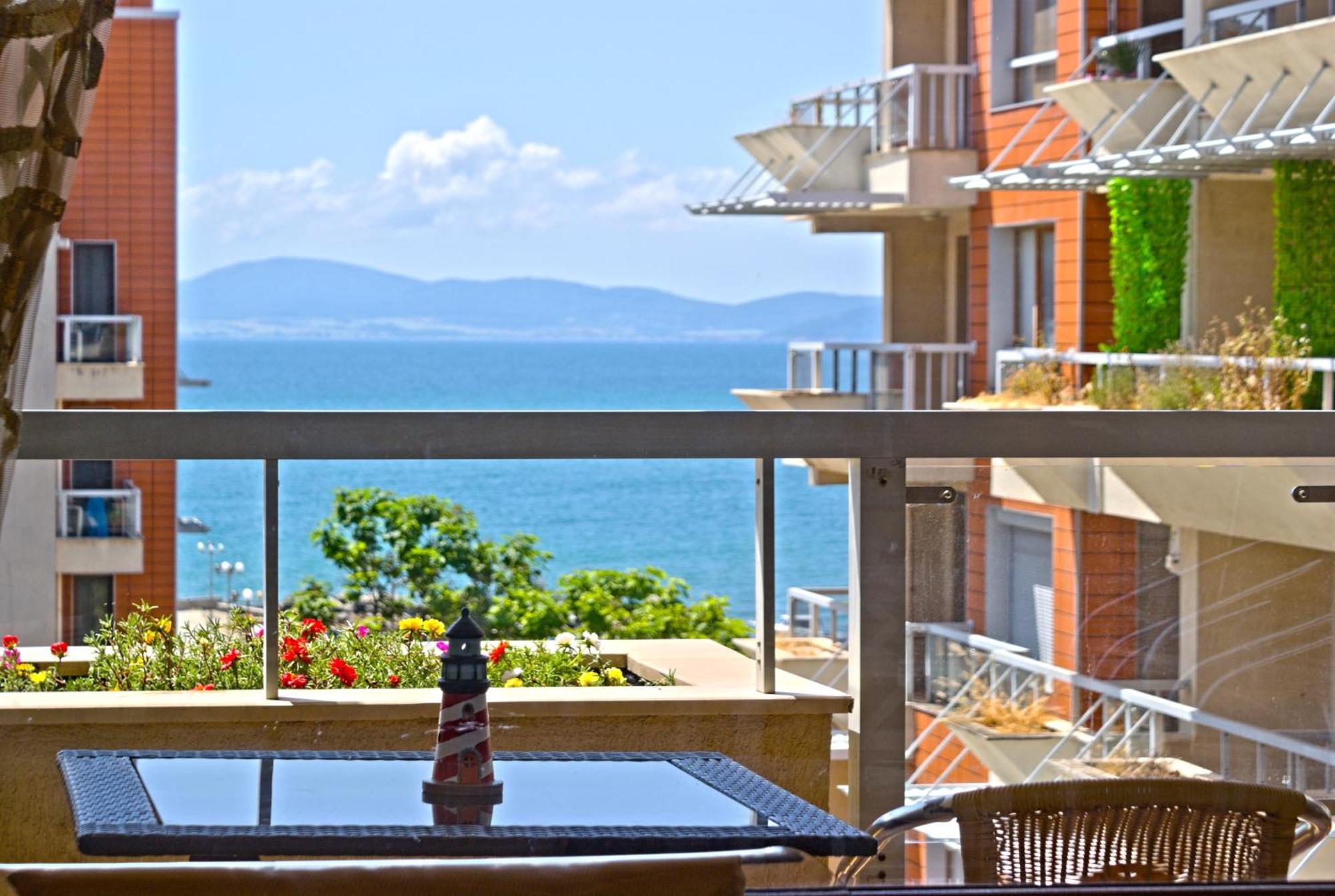 Cozy Apartment With Sea View And Free Parking Pomorie Exterior foto